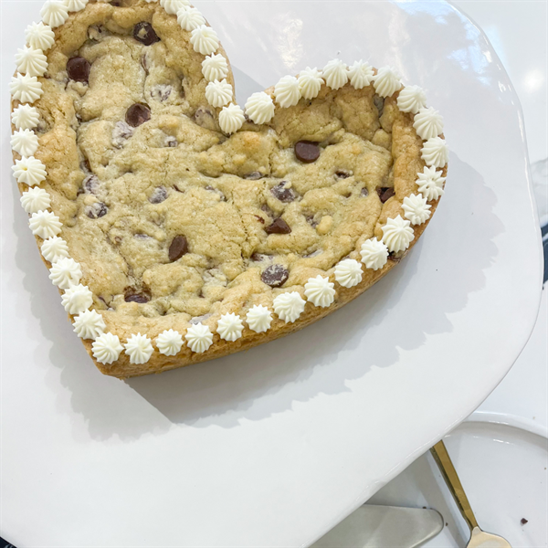 Caswell Kitchen: Heart Cookie Cake